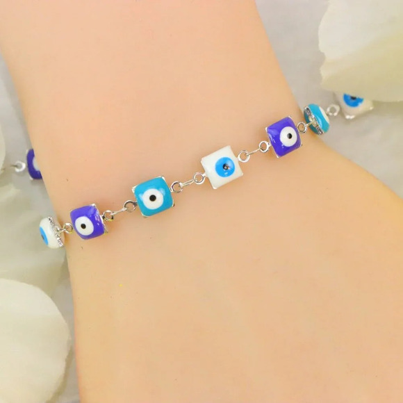Minimalist Bracelet, Sleek & Modern Design, Women’s Fashion, YC110102-B - Picture 1 of 10